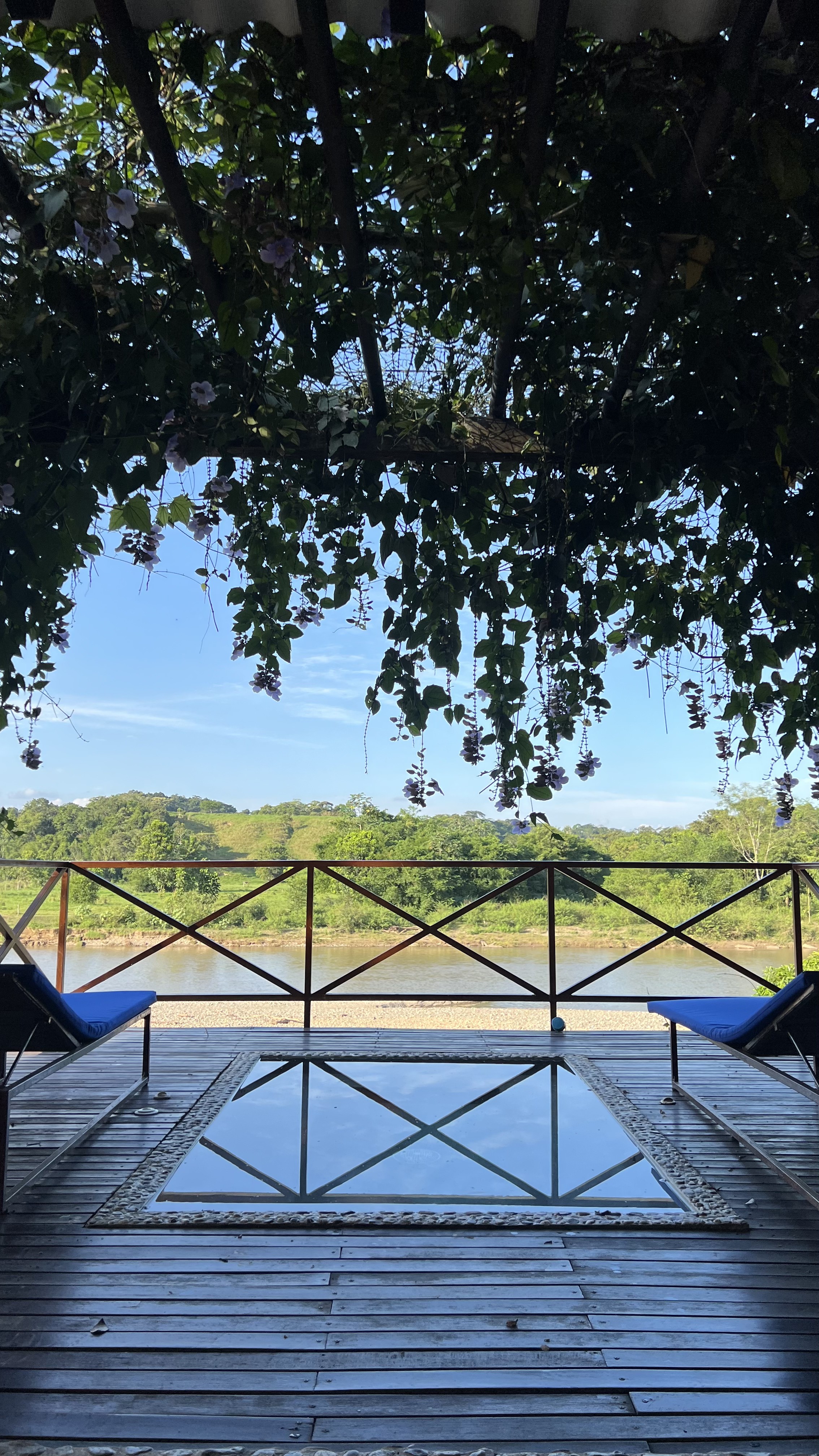Jacuzzi al aire libre en Kua sobre el Río La Miel