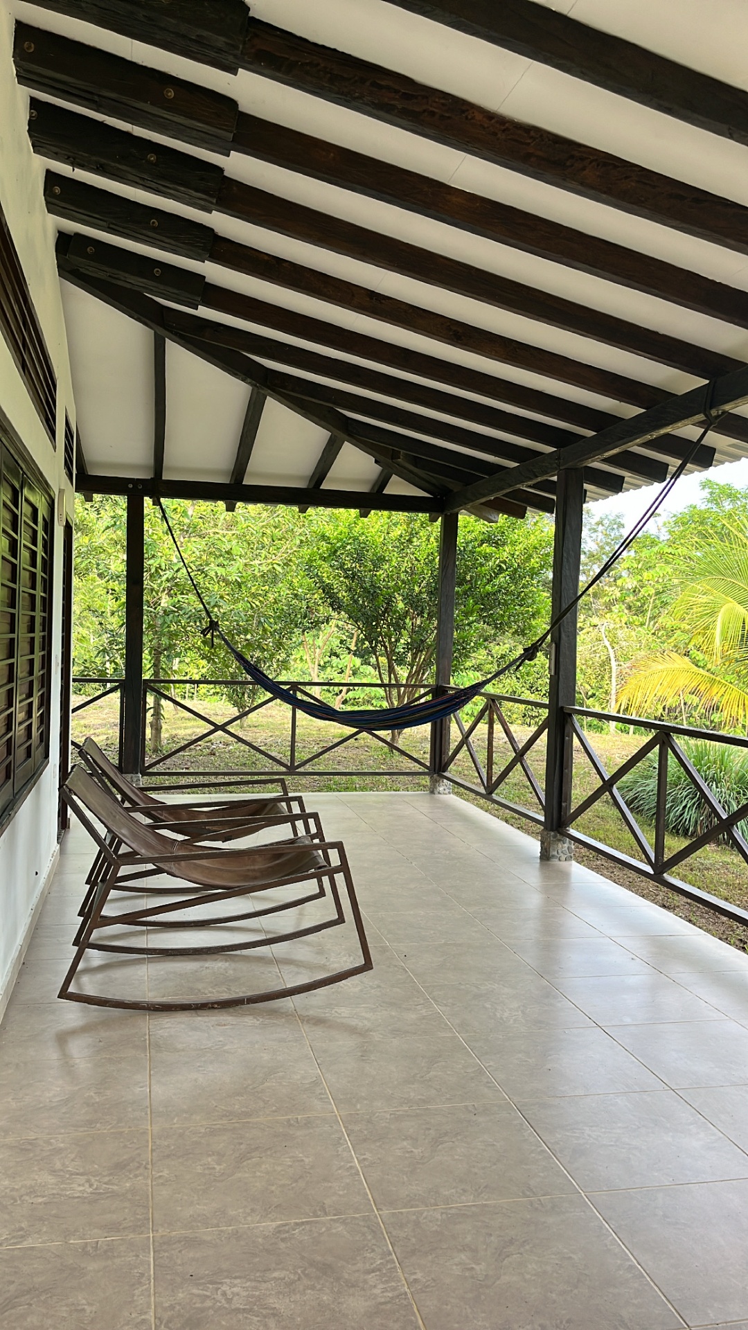 Segunda casa rodeada de bosque con vista al cacao